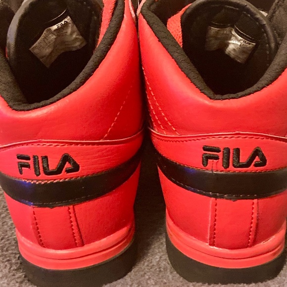 Fila youth red black! EUC - Picture 5 of 5